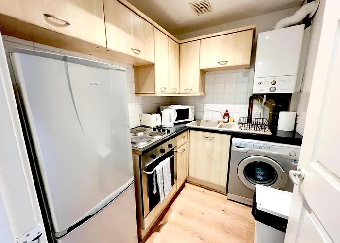 Chic Retreat In Ibrox